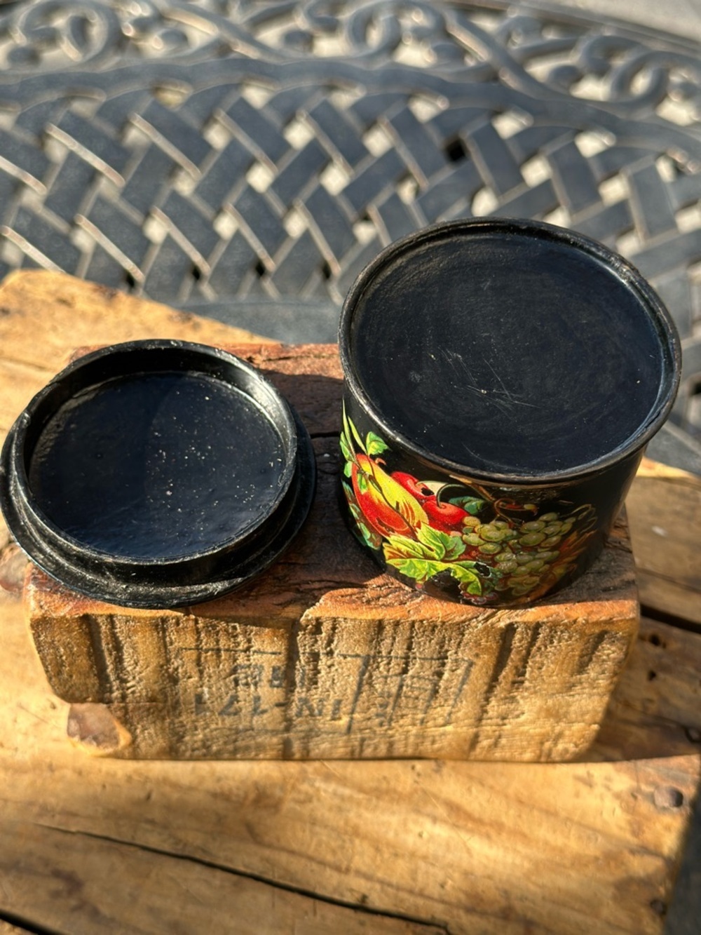 Vintage Black Lacquer Trinket Box Floral Fruit Papier Mache or Wood Cottage - Picture 7 of 10